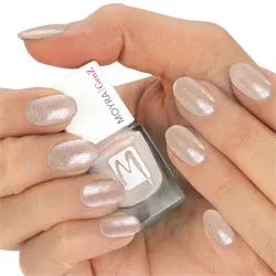 No. 16 Velvet, Gen Z Moyra