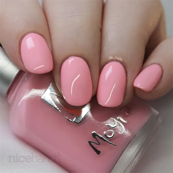 1053 Nola, Moyra Gel look Neglelak